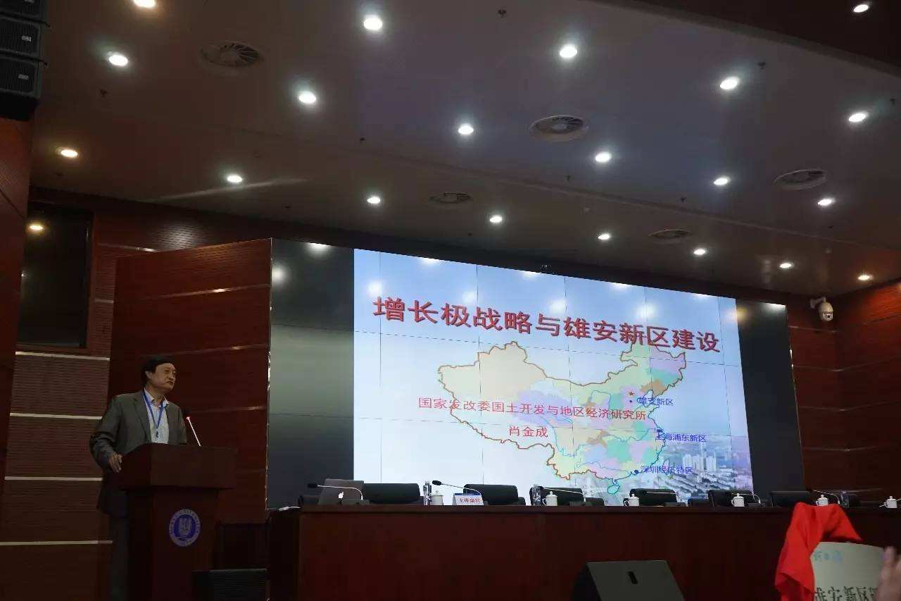 03           Umzug von Universitäten und Krankenhäusern aus Beijing nach Xiongan           Einige Krankenhäuser und Universitäten werden von Beijings Innenstadt in Vororte in der Nähe der neuen Wirtschaftszone Xiongan in der Provinz Hebei umgesiedelt. Dies soll Beijings wesentliche Funktionen als Chinas Hauptstadt betonen.