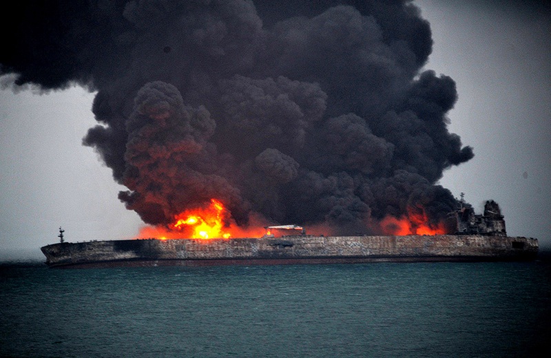 Havarierter Öltanker „Sanchi“ geht plötzlich in Flammen auf