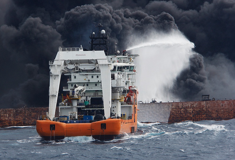 Havarierter Öltanker „Sanchi“ geht plötzlich in Flammen auf
