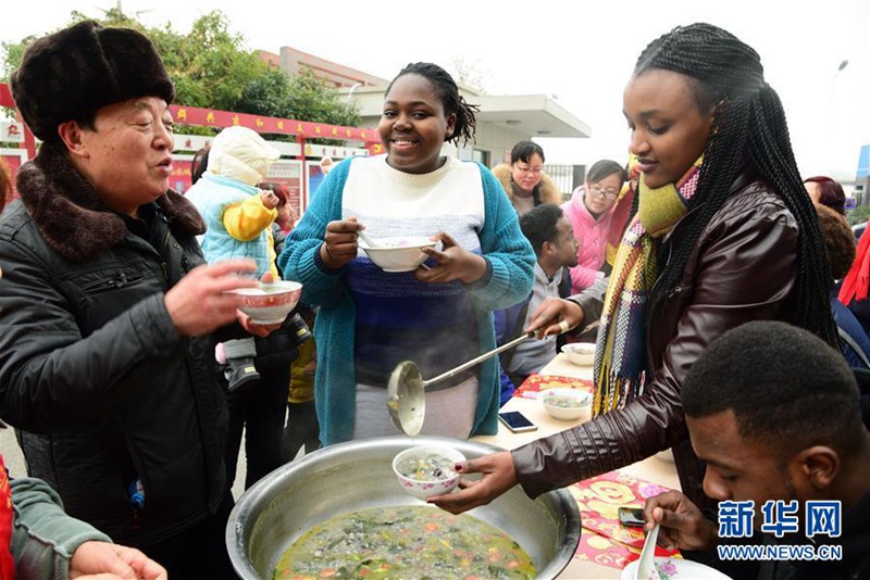 Ausländische Studenten erleben Laba-Fest