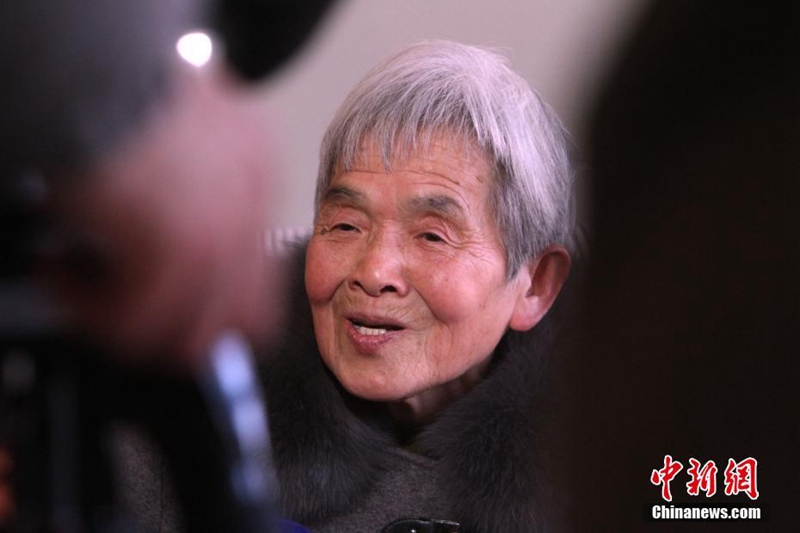 81-jährige  „Studi-Oma“ hat den Abschluss in der Tasche