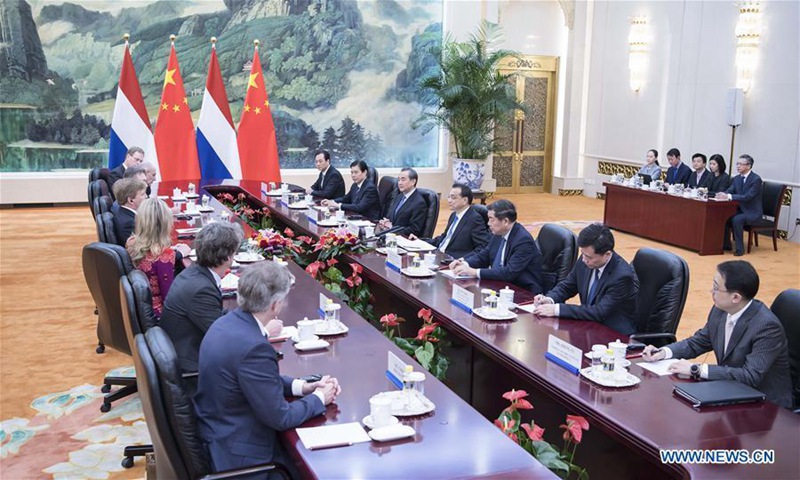 Präsident Xi trifft niederländischen König