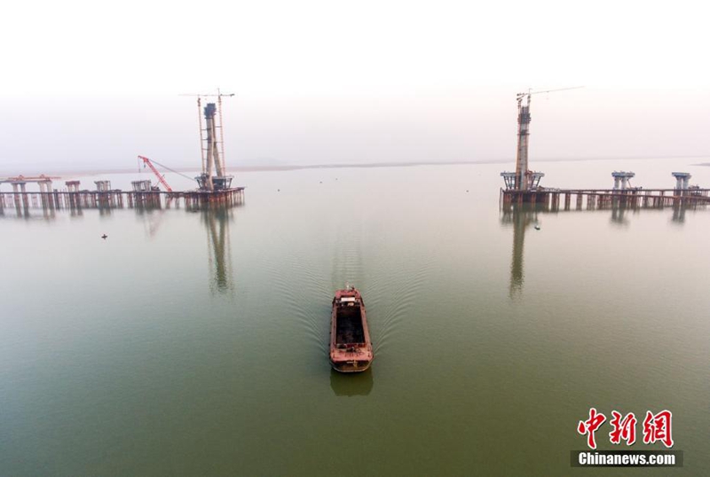 Luftaufnahmen der Brücke am Poyang-See