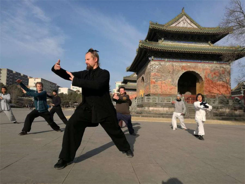 Amerikaner vermittelt chinesische Kung Fu weltweit