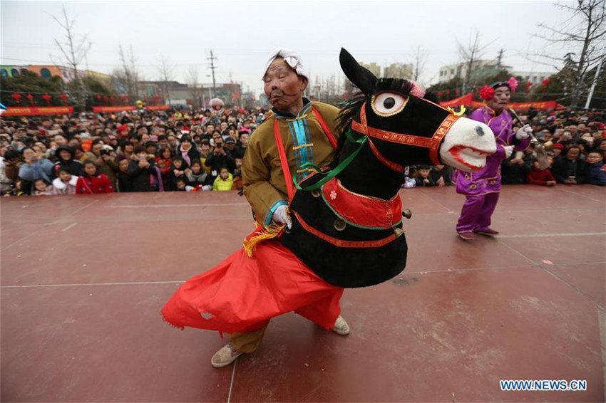 Chinesen feiern Jahr des Hundes