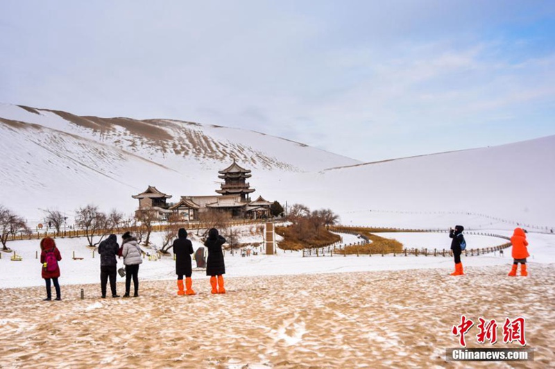 Schnee in der Dunhuang-Wüste