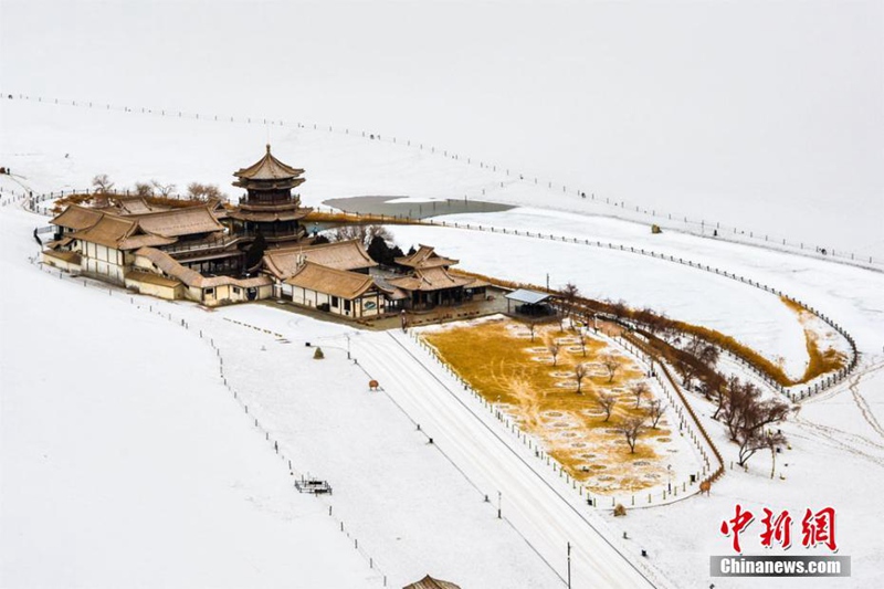 Schnee in der Dunhuang-Wüste