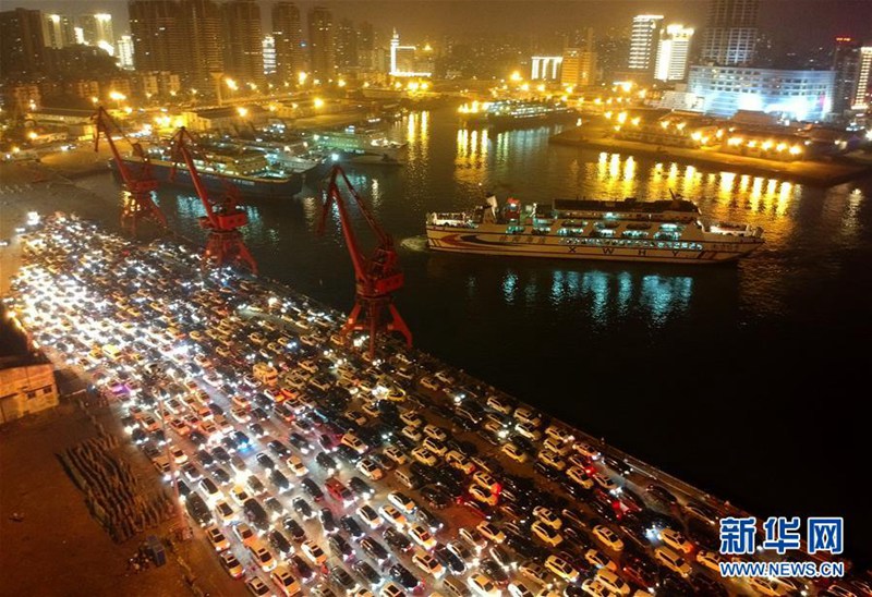 Dichter Nebel stört den Verkehr in Hainan