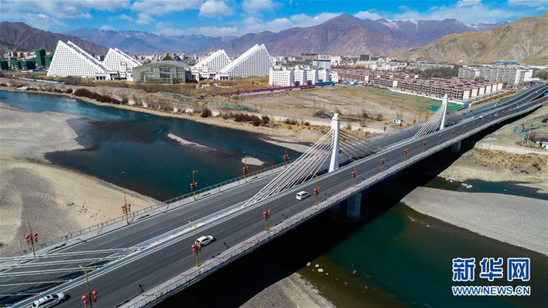Bis 2020 sollen alle Dörfer in Tibet an Autobahnen angeschlossen werden