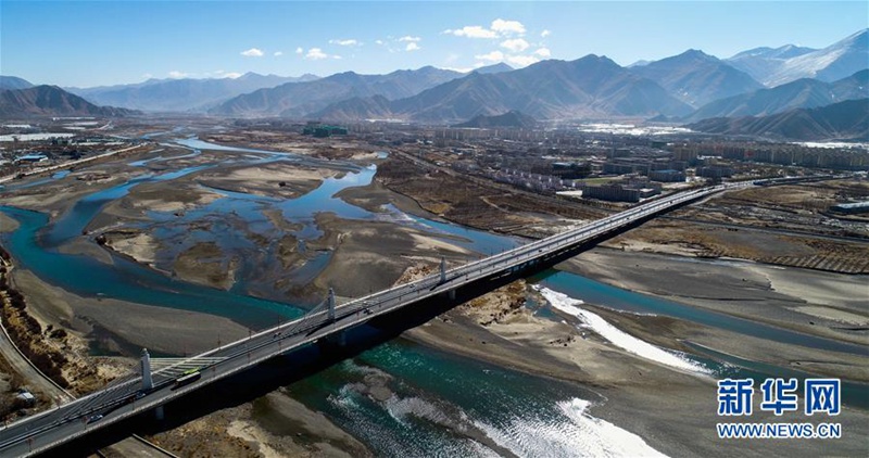 Bis 2020 sollen alle Dörfer in Tibet an Autobahnen angeschlossen werden
