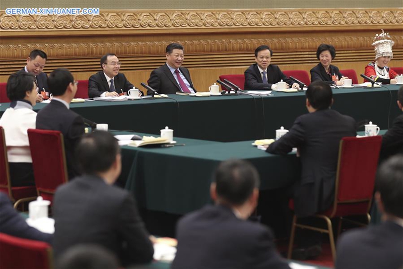Xi Jinping nimmt an Podiumsdiskussion mit Vertretern aus Chongqing teil