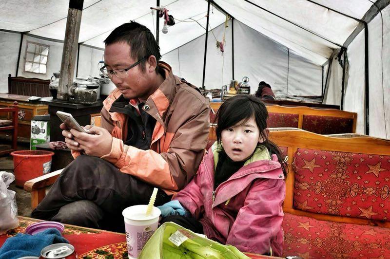 Vater und 4-jährige Tochter radeln durch China