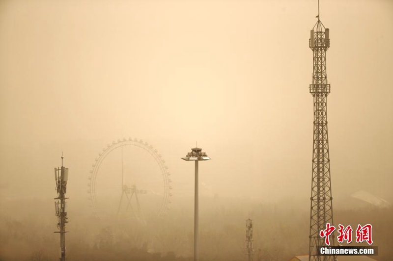 Starker Sandsturm fegt durch Beijing