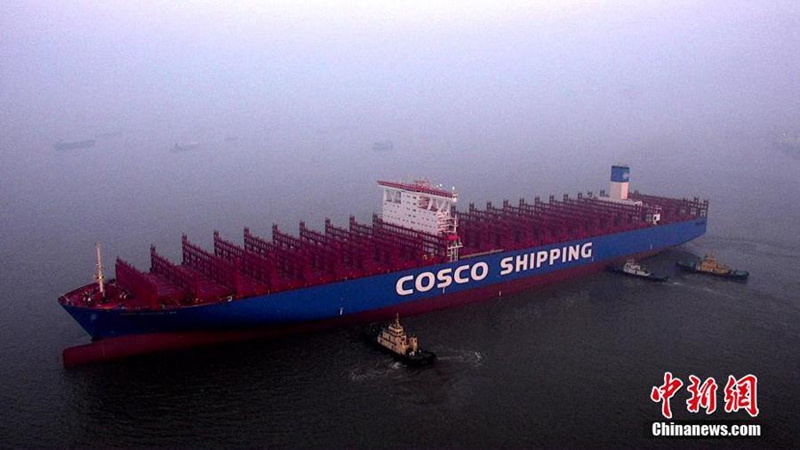 20.000 Tonnen Containerschiff beginnt seine Probefahrt