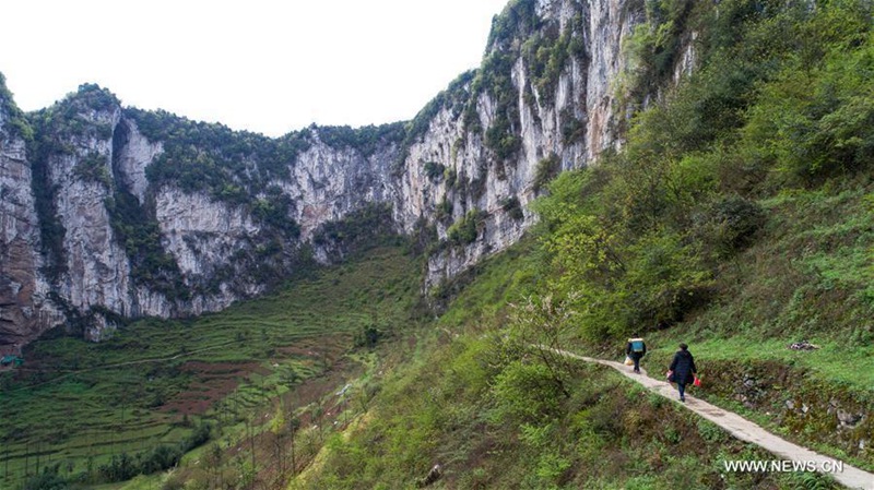 Große Erdlöcher in Yunnan gefunden