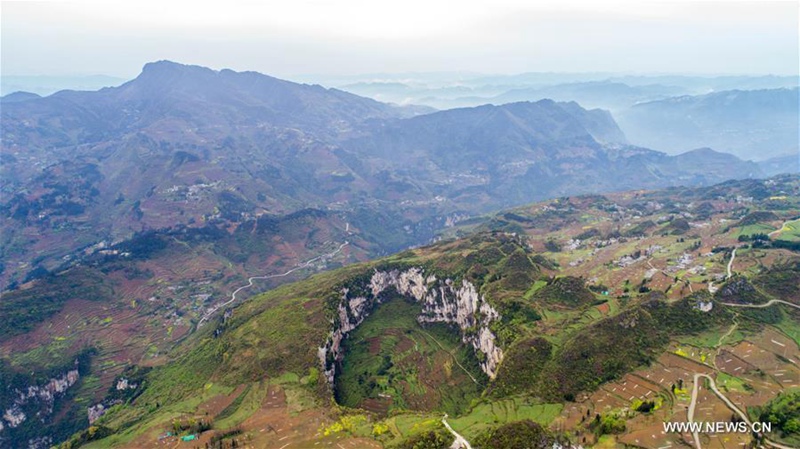 Große Erdlöcher in Yunnan gefunden