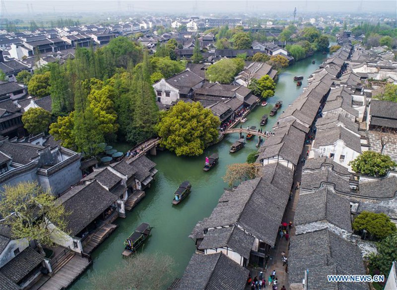 Tempelmesse in der historischen Stadt Wuzhen