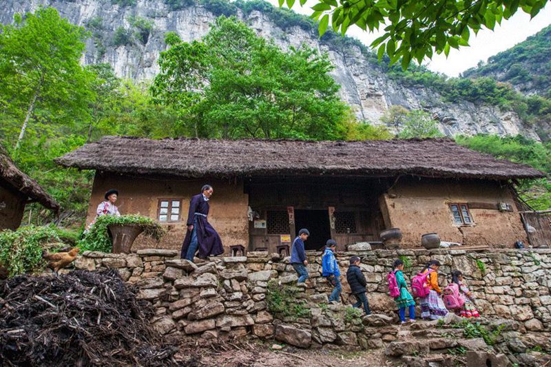 Langer Weg zur Schule in Guizhou