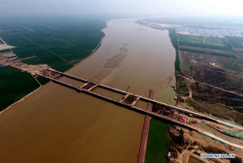 Bau der Brücke über den Gelben Fluss 