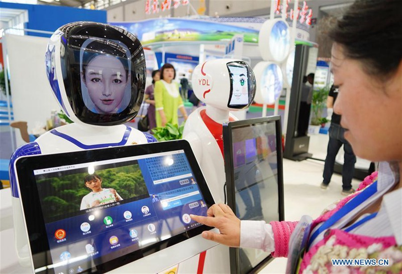 Roboter werden auf der Seidenstraße-Expo in China gezeigt