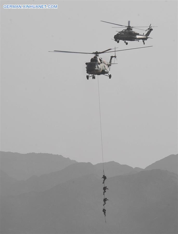 Chinesische Armee führt Übung in Korla durch