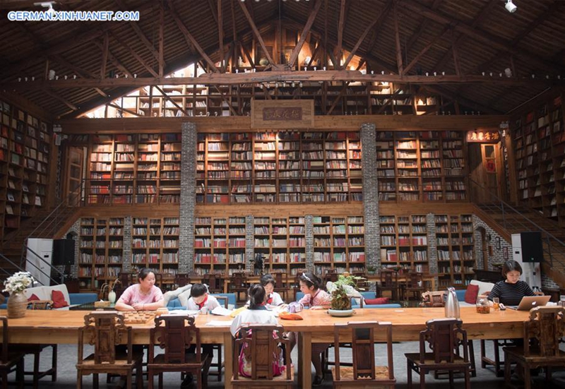Bibliothek im Hostel zieht Touristen an