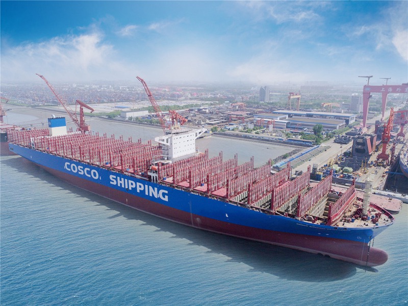 Chinas Schiffsbauer liefert riesiges Containerschiff aus