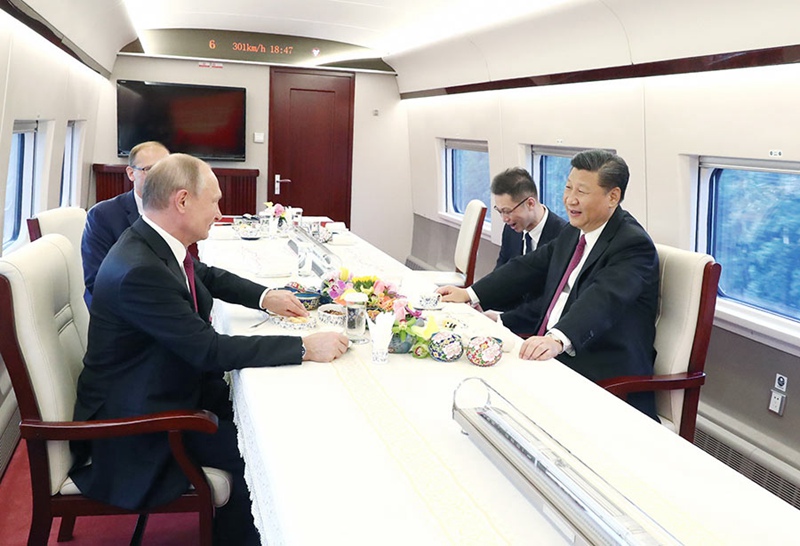 Putins China-Reise: Hochgeschwindigkeitszug, Eishockey, lokale Snacks