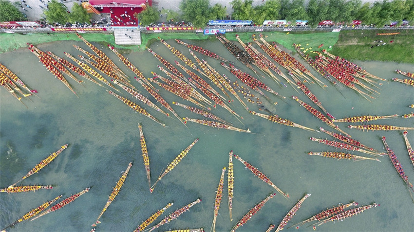 Drachenbootrennen in allen Teilen Chinas