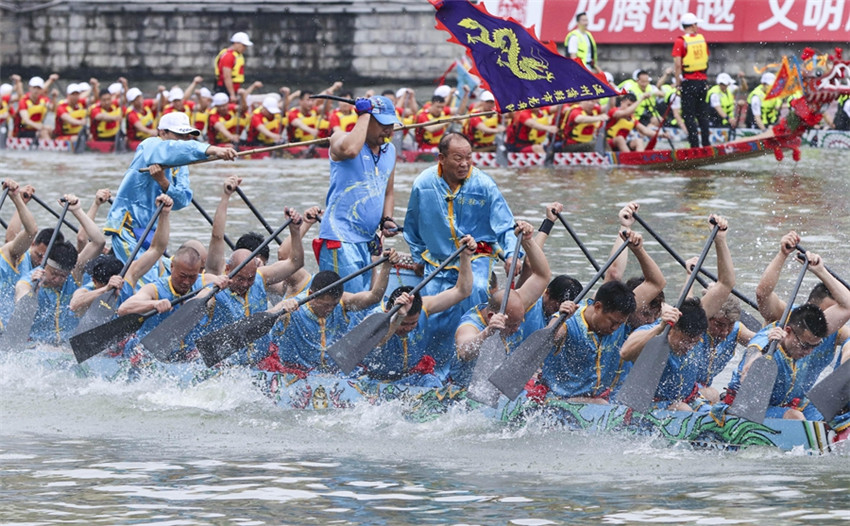 Drachenbootrennen in allen Teilen Chinas