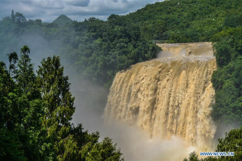Prächtiger Huangguoshu-Wasserfall in Guizhou