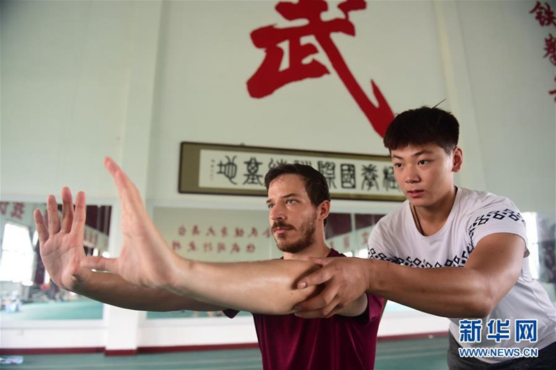 Ausländer lernen in China chinesischen Kampfsport