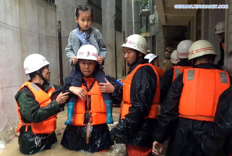 Evakuierung der Anwohner im von Regenfällen betroffenen Kreis Wenxian