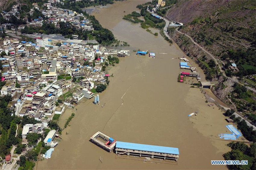 Rettungsarbeit nach dem Erdrutsch in Gansu läuft an
