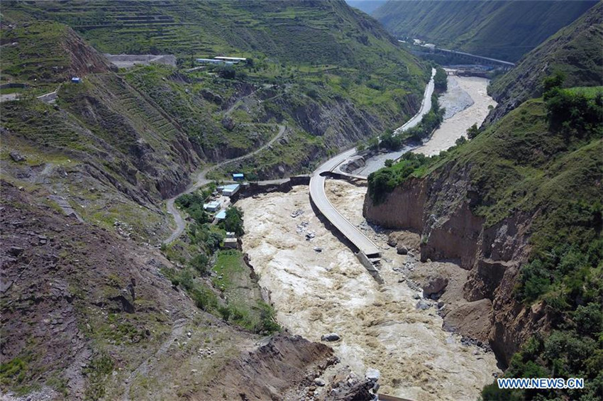 Rettungsarbeit nach dem Erdrutsch in Gansu läuft an