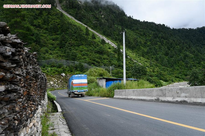 Schnellstraße Gyirong-Pass in Tibet gewinnt nach Erdbeben wieder an Dynamik