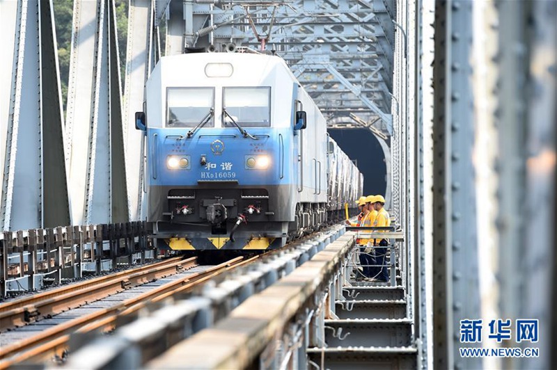 Wartungsarbeiten an Chongqings Holz-Eisenbahnbrücke