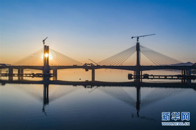 Hanjiang-Brücke von Menghua-Eisenbahn ist im Bau