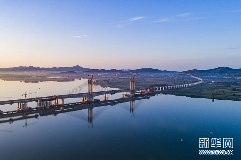 Hanjiang-Brücke von Menghua-Eisenbahn ist im Bau