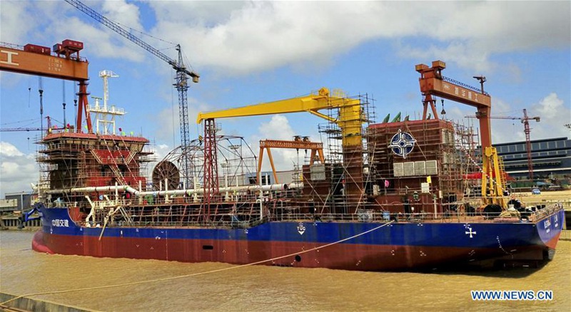 Zwei Baggerschiffe starten im ostchinesischen Jiangsu