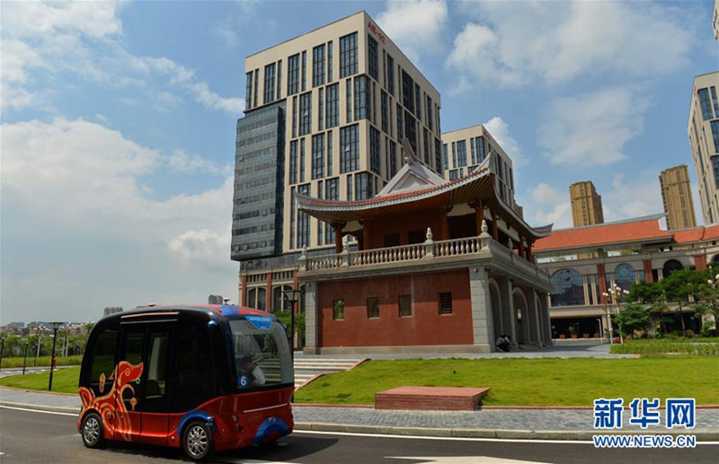 Neuer fahrerloser Minibus in der Stadt Xiamen vorgestellt