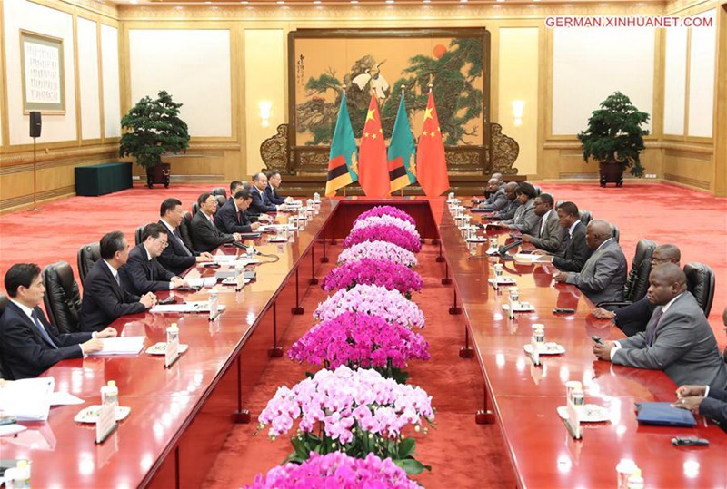Xi Jinping trifft sambischen Präsidenten in Beijing