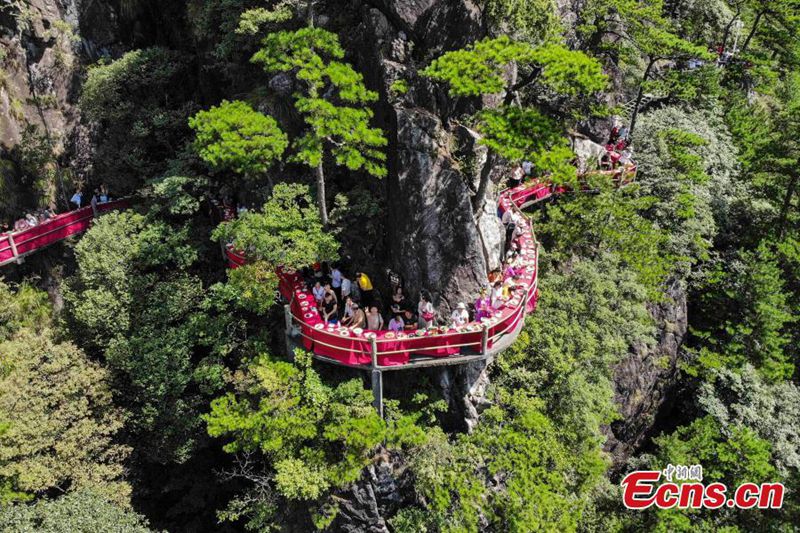 Klippenrestaurant in Zhejiang eröffnet