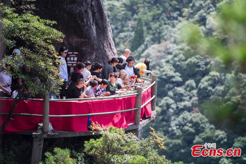 Klippenrestaurant in Zhejiang eröffnet