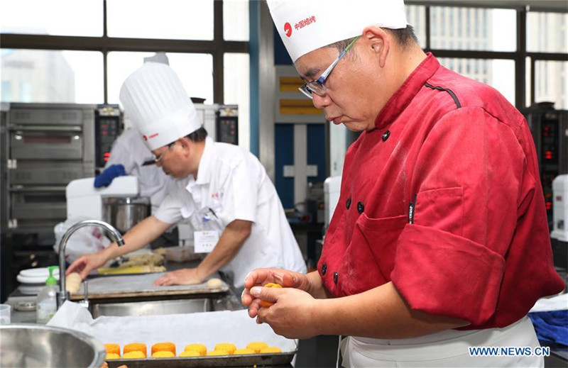 Wettbewerb für Mondkuchen-Backen in Shanghai