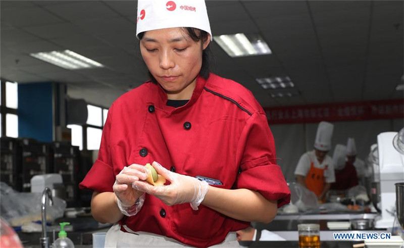 Wettbewerb für Mondkuchen-Backen in Shanghai