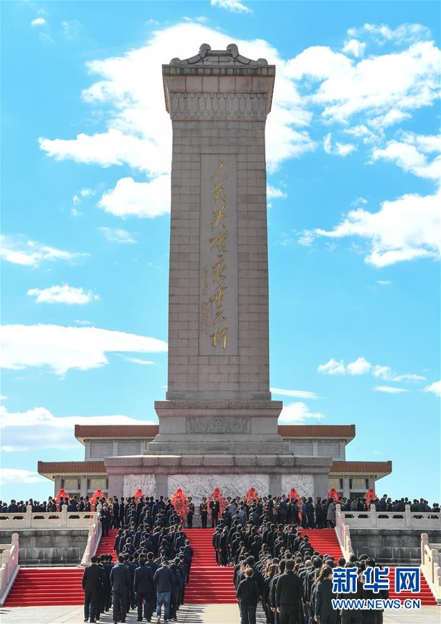 Chinesische Regierungsspitze gedenkt am Märtyrertag auf dem Tiananmen-Platz