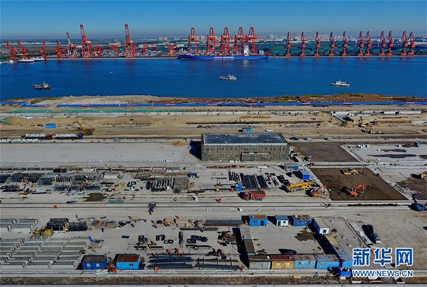 Erster vollautomatisierter Containerhafen in Hebei im Bau