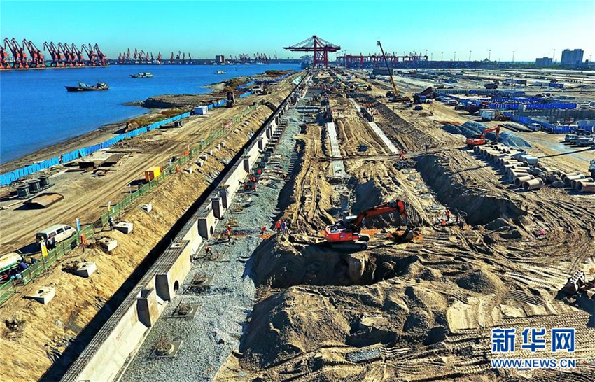 Erster vollautomatisierter Containerhafen in Hebei im Bau