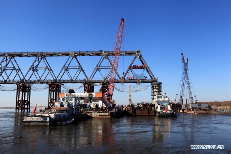 Chinesischer Hauptteil der ersten China-Russland-Eisenbahnbrücke fertig